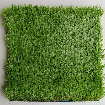 Kunstgras van 30 mm met 200 hechtingen per meter en vijf kleuren voor sport en vrijetijdsbesteding