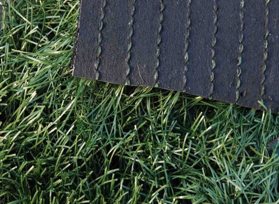 140 steken/m Kunstmatige sportgras met 32 mm stapelhoogte voor landschapsontwerp en tuinbouw