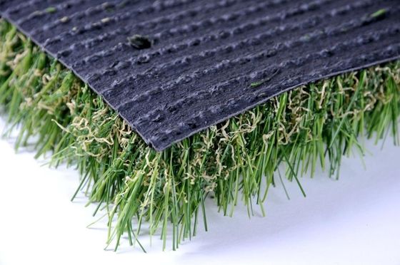 Hoogdicht kunstgras van 35 mm met 16800 steken/m2 en uitstekende waterdoorlaatbaarheid voor landschapsontwerp