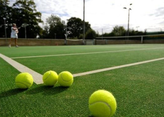 19 mm Pile Height UV Resistant Pattern Artificial Grass White Line voor gym en golf met niet-invullende installatie