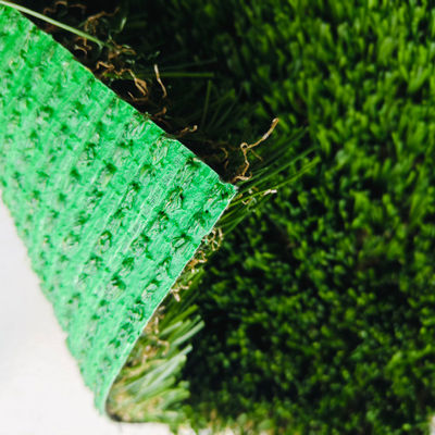 30 mm dikte hoogdicht synthetisch gras met groene lijmcoating voor landschapsontwerp en tuinen