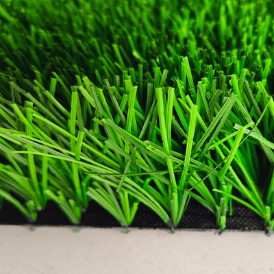Groen kunstgras gebruikt voor buitensporten met een hoge UV-resistentie en weinig onderhoud
