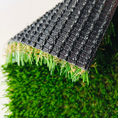 Multifunktioneel groen kunstgras 30 mm stapelhoogte met PU-coating en dubbele PP-ondersteuning