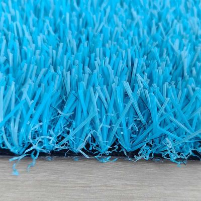 Antistatisch synthetisch gras met 20 mm stapelhoogte, hoge UV-weerstand en weinig onderhoud voor sportvelden