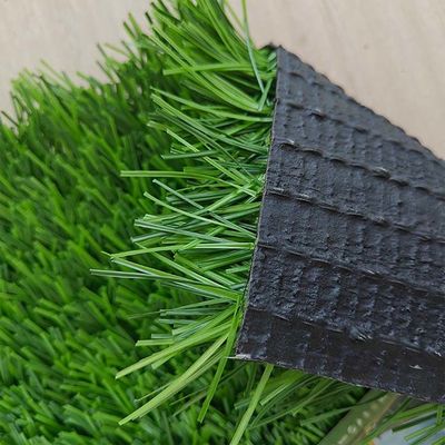 Op maat gemaakte kunstgras van gerecycled kunststof met een stapelhoogte van 40 mm voor sportevenementen en ruimtes met weinig onderhoud