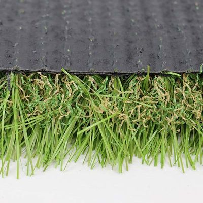 Op maat gemaakte UV-bestendige 43 mm Stapelhoogte 200 steken/m Dichtheid Kunstgras Synthetisch gras voor het landschap