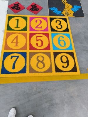 Aanpasbaar logopatroon Kunstgras Synthetisch gras met uitstekende brandwerendheid en UV-weerstand