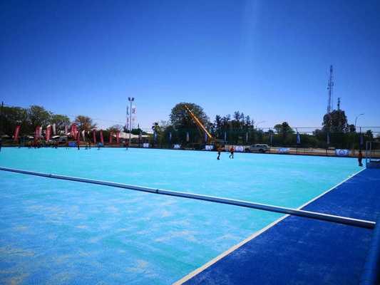 FIH gecertificeerd Hockey kunstgras met 14 mm stapelhoogte en water spray voor consistent spel
