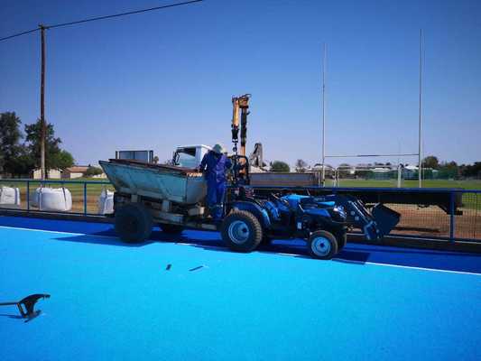 FIH gecertificeerd Hockey kunstgras met 14 mm stapelhoogte en water spray voor consistent spel