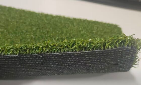 13 mm Golf kunstgras met hoge doorlaatbaarheid Dichte verdeling Groen PE materiaal lange garantie