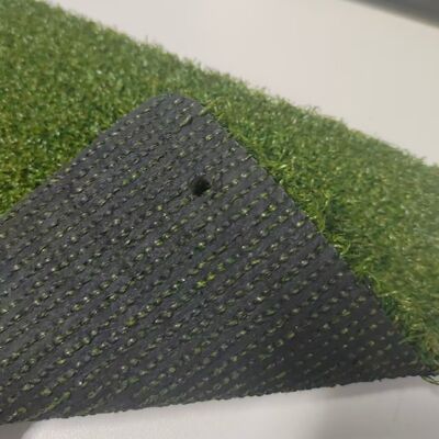 13 mm Golf kunstgras met hoge doorlaatbaarheid Dichte verdeling Groen PE materiaal lange garantie
